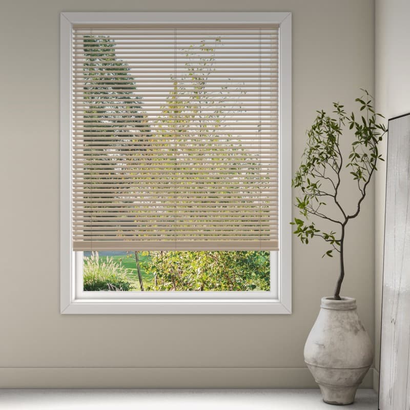 Robust 8334 Wood Venetians