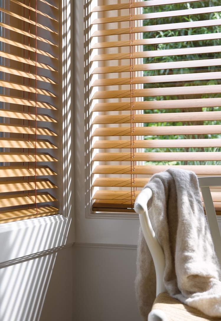 apportez de la chaleur dans votre maison avec des stores vénitiens bois