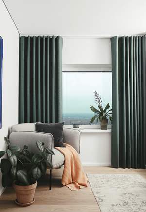 habillages de fenêtre isolants : rideaux à hauteur de pièce